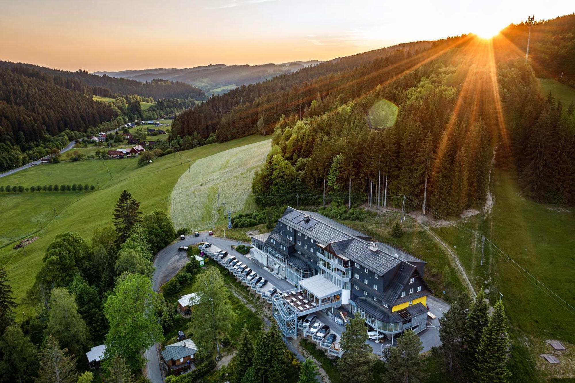 Spa Hotel Lanterna Velké Karlovice Eksteriør billede